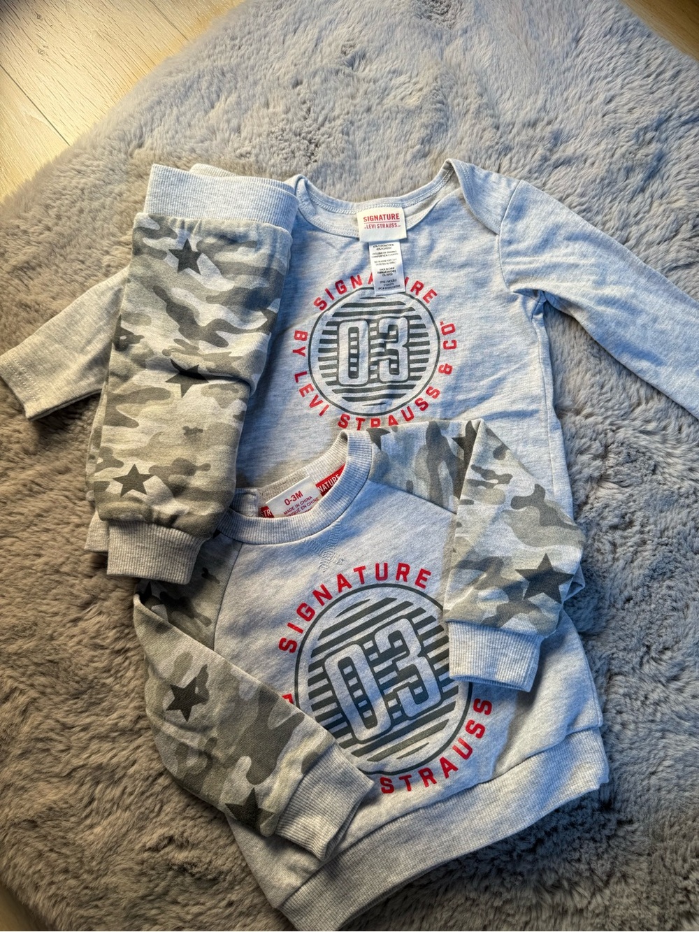 Levi's Kids Light Gray Graphic Sweatshirt with Camo Star Sleeves